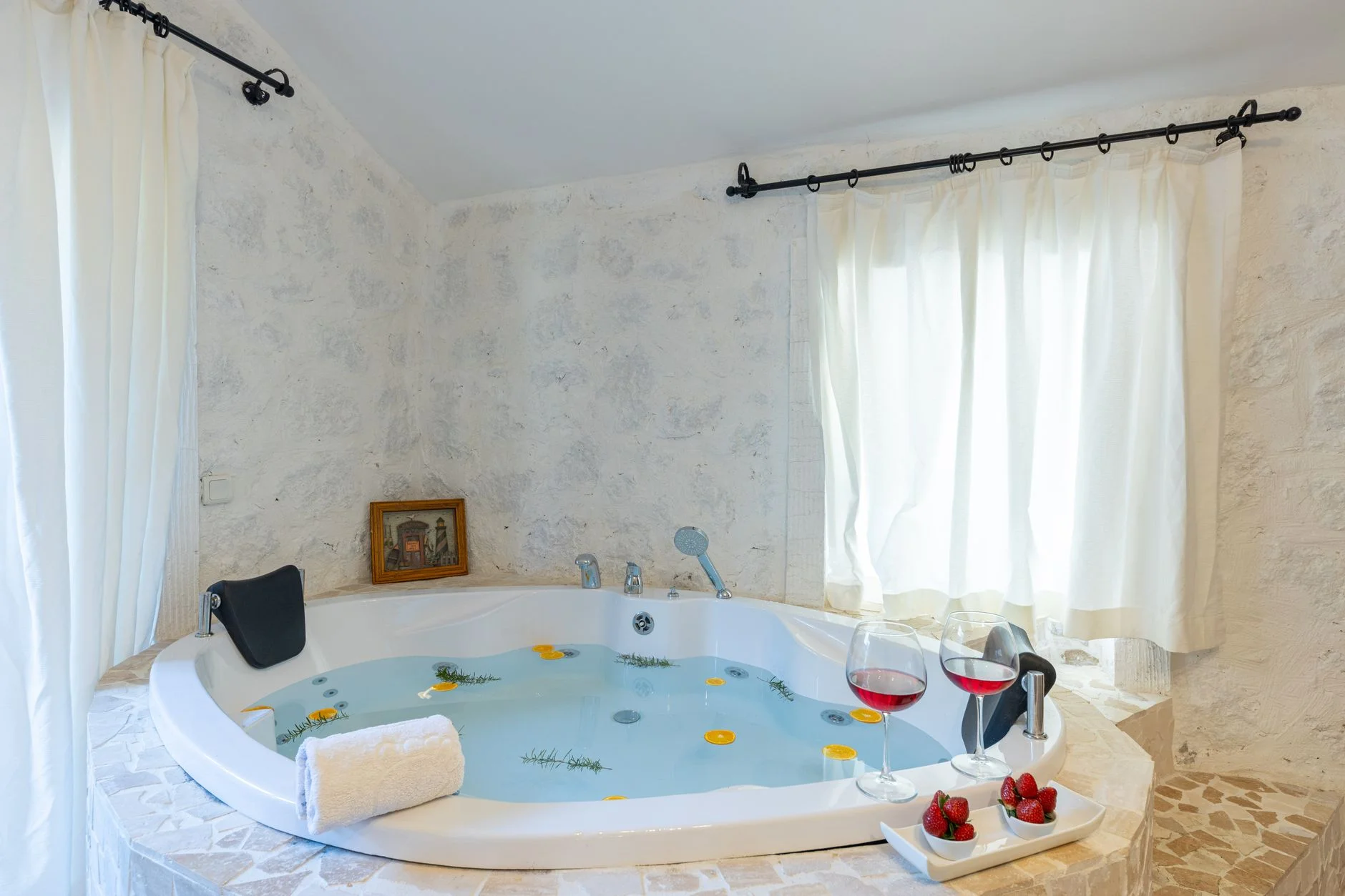 Best Hotel Kasauli 2026: Exclusive Valley Suites with Private Jacuzzi